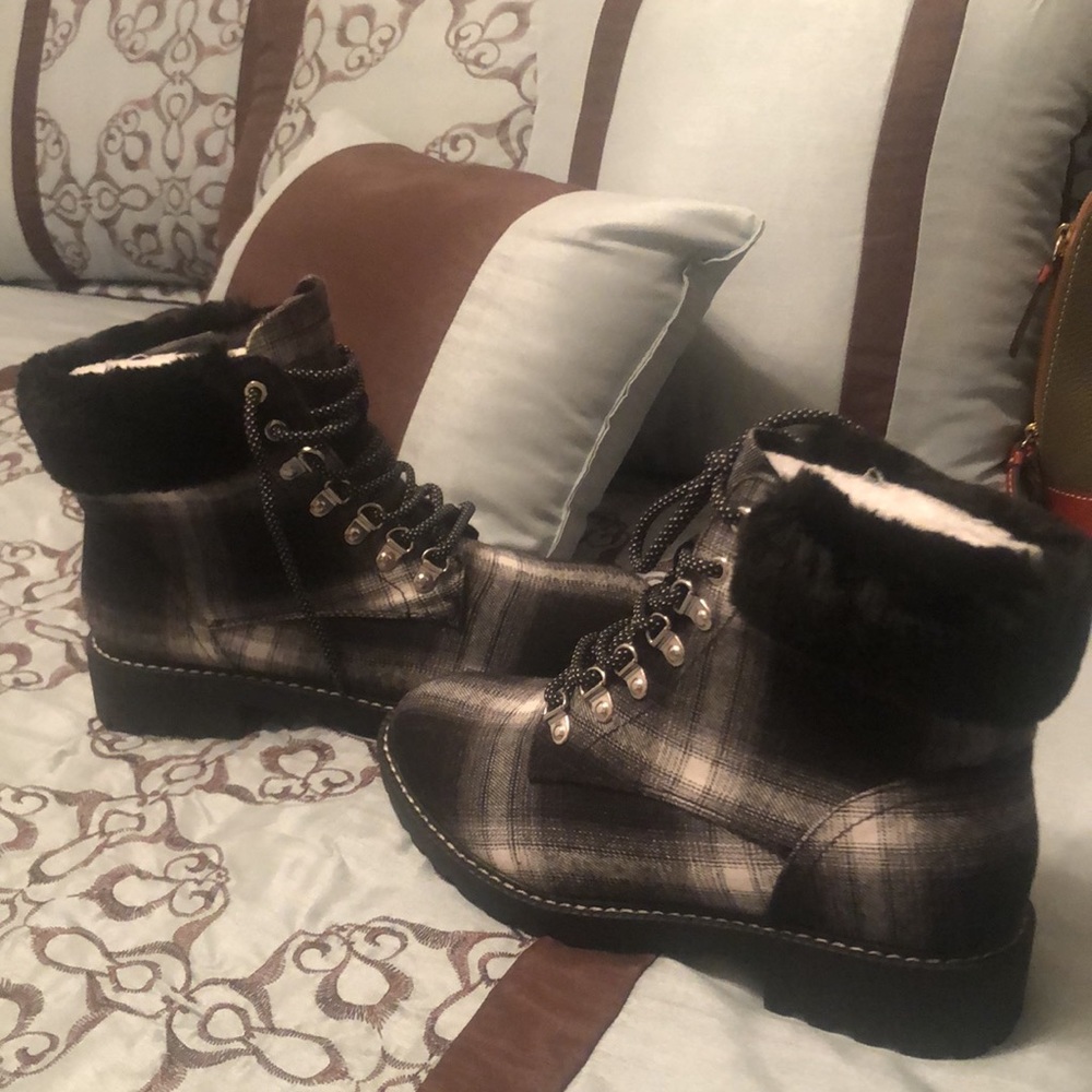 Comfort plaid boots  “SOLD” - Picture 4 of 6
